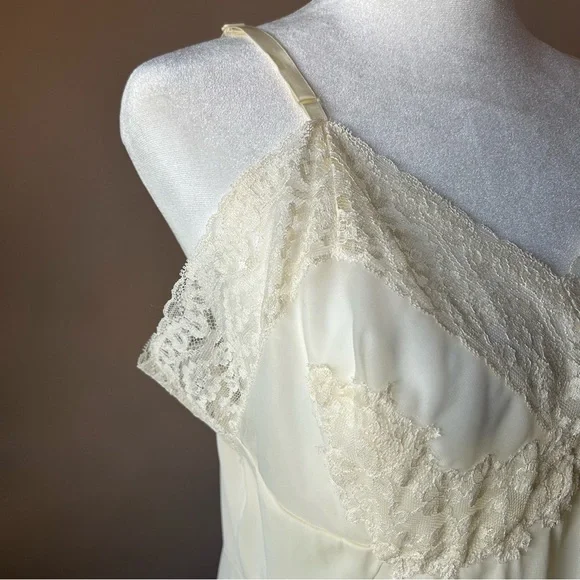 Vintage Vassarette Div Of Musingwear Inc Cream Slip Dress - Picture 3 of 12